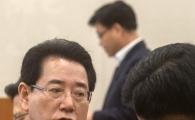 [포토]심각한 표정의 김영록 농림장관