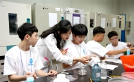 '코웨이 과학캠프' 물 체험…임직원자녀 40여명 초청