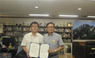 [포토]김성환 노원구청장, 공릉동 버스 승차대 기증 받아 