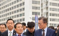 文대통령 '5ㆍ18 특별조사' 지시…바른정당만 "한반도 상황 여유롭지 않아"(종합)