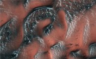 [스페이스]화성의 눈 덮인 모래 언덕