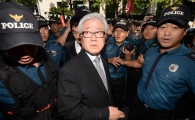 [포토]집행유예 받은 박상진, 경호 속 귀가