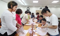 [포토]광주동구, 바스붐·클린징 젤 천연화장품 만들기 실시