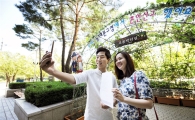 동대문구청 ‘혼인신고 기념 포토존’ 신혼부부에 인기 