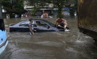 폭우로 마비된 인도 뭄바이…휴교령·외출자제