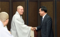 김동연 부총리, 자승 스님과 종교인과세 '찰떡궁합'