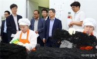 김갑섭 전남도지사 권한대행, 해조류 가공기업 방문