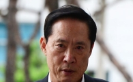 [포토]국방부 들어서는 송영무 장관