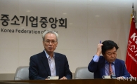 [포토]발언하는 문성현, 머리 긁적이는 박성택