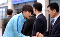 [포토]환영받으며 귀국하는 김민재