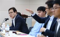 [포토]최종구 금융위원장, '장애인 금융이용 제약 해소 간담회' 참석
