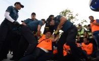 [포토]경찰과 마찰 빚는 전국공무원노동조합