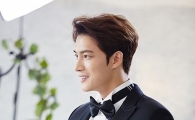 '맨홀' 김재중 ,웨딩화보 방불케 하는 턱시도 핏 '시선집중'