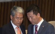 [포토]김이수 부결 속보 확인중(?)