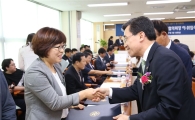 [포토]김성환 광주동구청장, 민주평통 신임위원 위촉장 전수