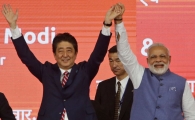 아베와 모디, 인도 고속철 기공식에서 웃는 이유