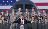 트럼프 "미 공군, 톰 크루즈보다 잘 생겼고 잘 싸워"