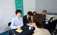 김영주 장관의 '현장주의 행정'…勞 목소리 귀담아