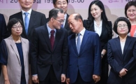 [포토]의견 나누는 문무일 검찰총장-송두환 검찰개혁위원장