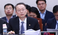 산업부 전·현직 장관, 법사위에서 탈원전 '설전'
