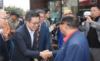 김동연 부총리, 고향 음성 무극시장 방문해 추석 물가 점검