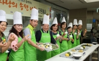 [포토]박홍섭 마포구청장 '추석 맞이 송편 빚기' 참석