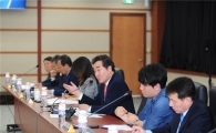 새 정부 규제개혁 '중소벤처' 첫걸음…총리 현장대화