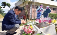 윤장현 광주시장, 추석 맞아 힌츠페터 추모비 참배 