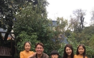 '건반 위의 하이에나' 윤종신, 가족 사진 대공개…'너무 행복해'