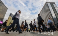 "벌써 2025년 추석 기다려요"…출근길 표정 제각각