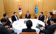 文 대통령, 방미 의원 외교단 접견…'안보' 초당적 협력 당부