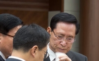 [포토]굳게 입다문 송영무 국방장관