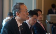 [2017국감]백운규 장관 "한미 FTA 개정, 국익우선·이익균형 대응할 것"