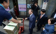 [포토]박원순 서울시장, 인쇄골목 상인들과 인사