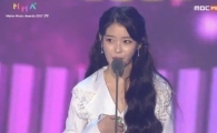 ‘2017 MMA’ 아이유 대상 소감 “1호팬 유인나, 감사해”