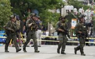 美 독립기념일 퍼레이드서 무차별 총격...최소 6명 사망