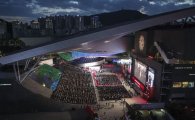 5천여팬 환호에 설레는 부산…양조위·송강호 축하 속 개막[2022 BIFF]
