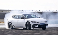 [Taboleo] Runs Like a Supercar, Yet Comfortable... Test Driving the EV6 GT