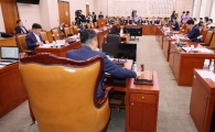 '출생통보제' 법사위 통과…'보호출산제'는 논의 이어갈 듯