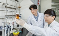LG디스플레이-LG화학, 수입 의존 OLED 핵심 소재 국산화 성공