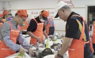 [르포]“요리 배우고, 운동하고…사람들과 어울리니 좋아요”[어르신 마음이음]