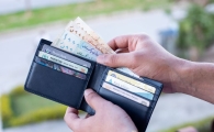 "촌스러워, 오히려 돈 펑펑 쓰더라"…지갑 대신 폰으로 다하는 Z세대 '이것' 기피[세계는Z금]