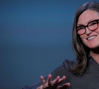 Bitcoin Bull Cathie Wood Suddenly Revises Outlook: "Losing Its Role, Forecast Lowered" [Bitcoin Now]