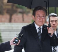 '대장동 재판' 출석한 이재명 "정치 검찰이 노린 결과"