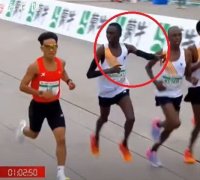 결승선 앞두고 갑자기 양보…중국 마라톤, 승부조작 맞았다
