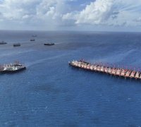 中해경선, '영유권 분쟁' 남중국해서 필리핀 선박에 물대포 공격