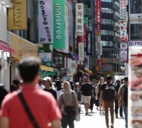 Small Business Owners Rush for Vouchers of Up to 250,000 Won... 250 Billion Won Paid Out in Two Days