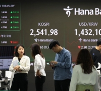 '경제지표·기업실적 앞두고 관망세' 코스피 소폭 상승…코스닥은 하락