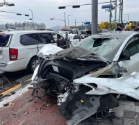 Chain Collision Involving 10 Vehicles Including Car and Motorcycle in Central Daejeon... 1 Dead, 15 Injured
