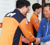 '100th Day in Office' Jeong Cheongrae Volunteers and Listens to Public Concerns Instead of Holding Press Conference